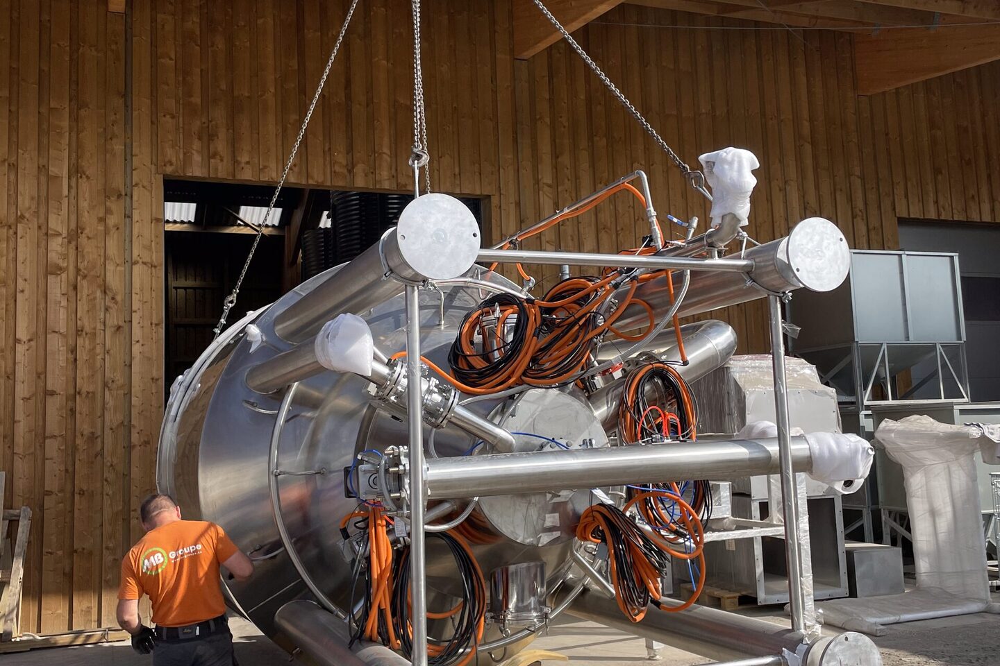 Cuve de trempe inox lors de son installation
