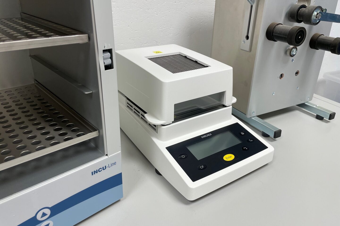 Le laboratoire de contrôle qualité : dessiccateur et étuve
